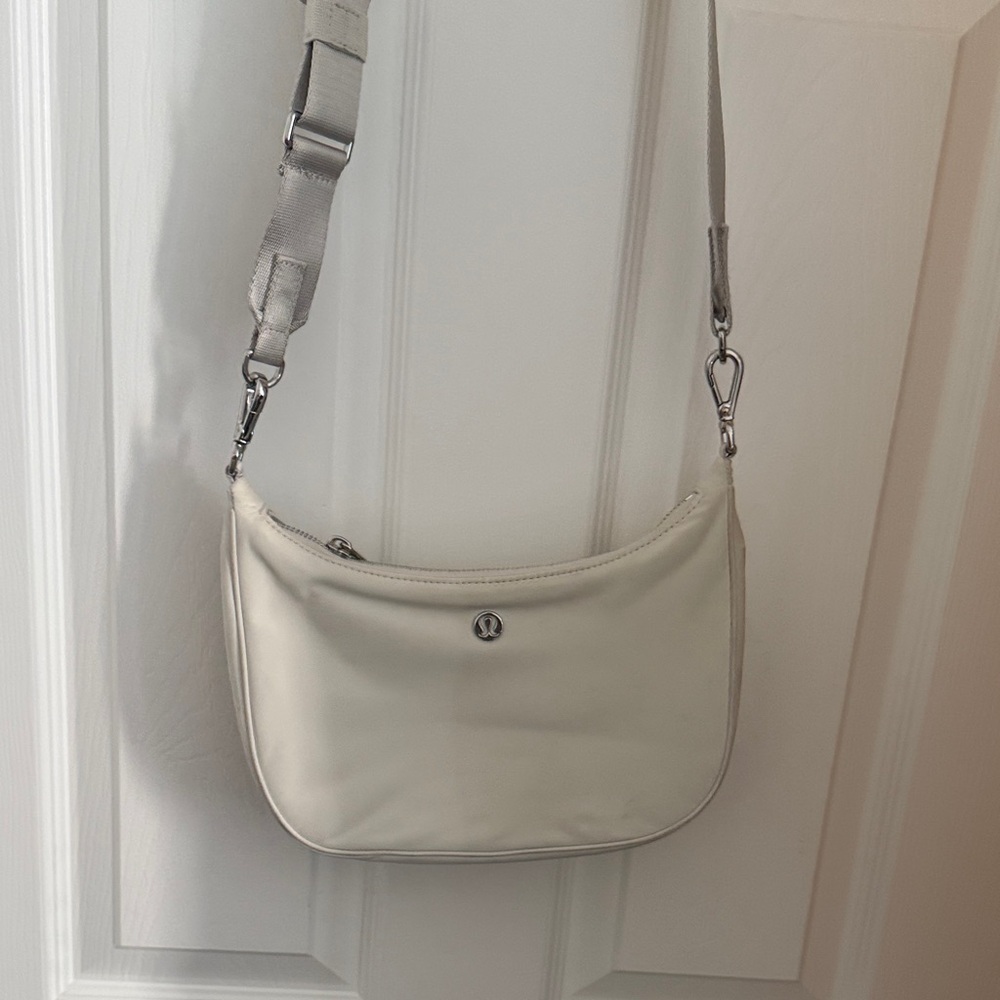 Lululemon City Essentials Small Shoulder Bag 3L
